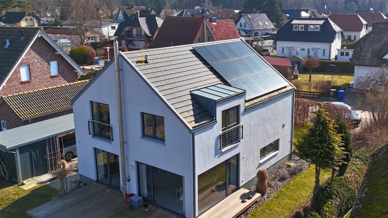 Modernes Einfamilienhaus in Baabe auf Rügen mit Photovoltaikanlage, Luftaufnahme